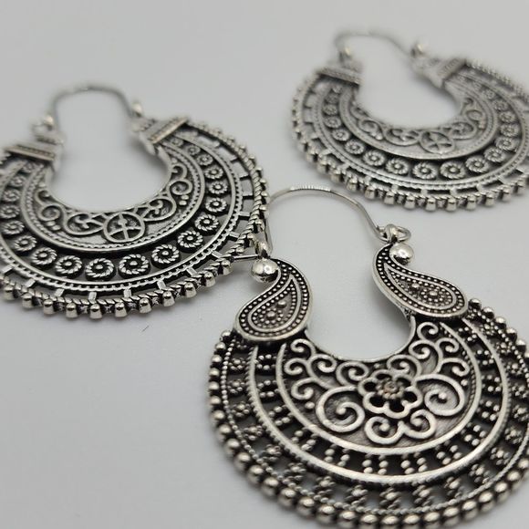 Free w bundle 3 pairs earrings - Picture 3 of 4